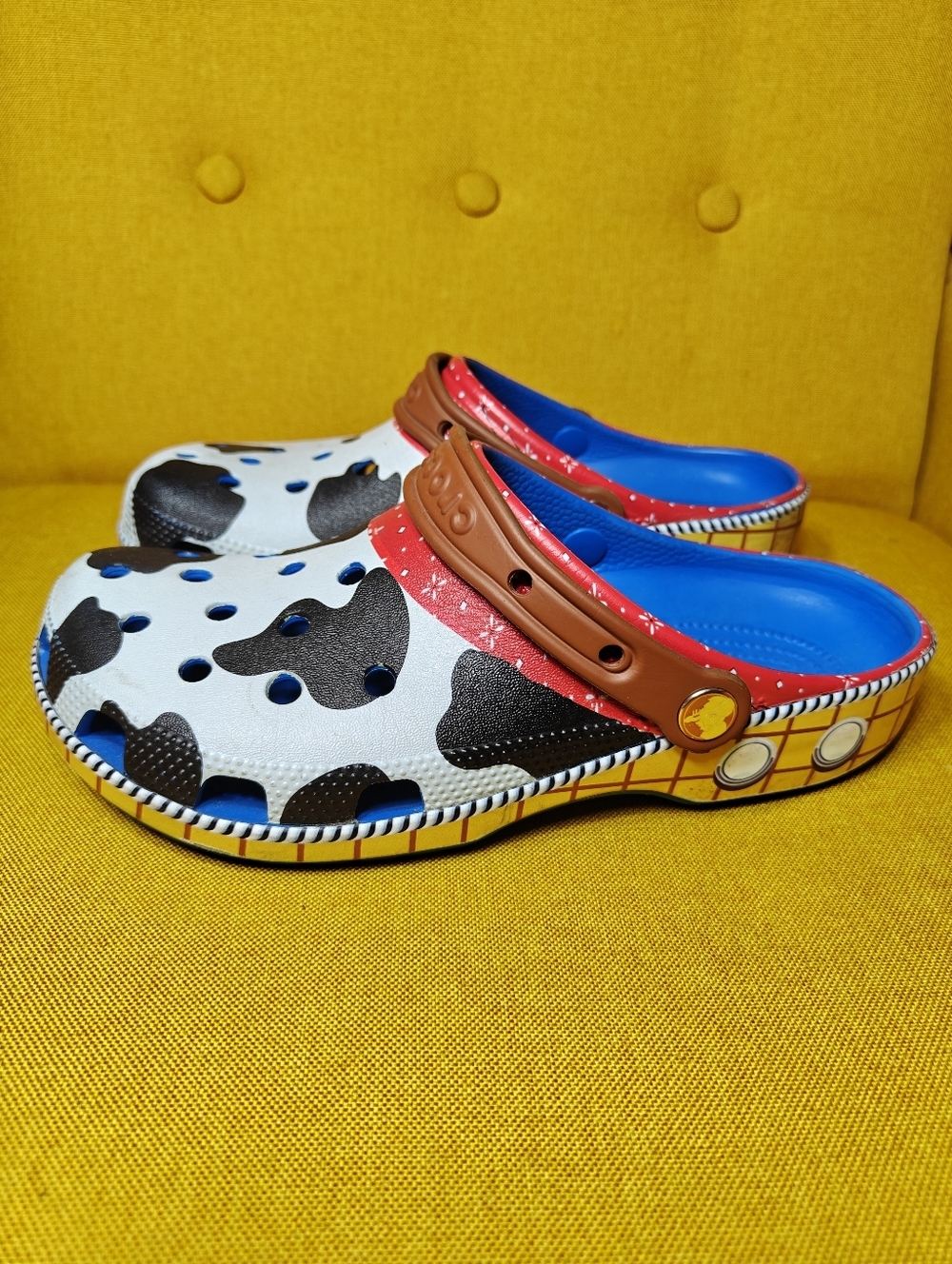 CROCS X TOY STORY Sheriff Woody Classic Clog Disney Unisex Clog Men's 7, Women 9